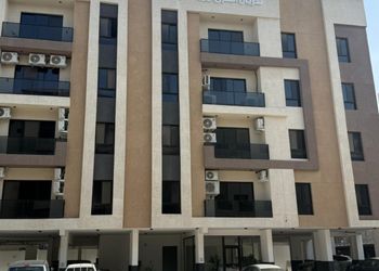 استديو بأثاث مريح وبسيط 