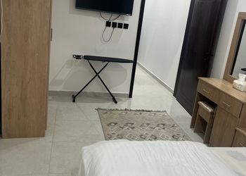 استديو بسرير ماستر وأثاث مريح 