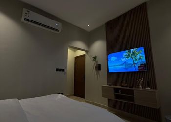استديو بأثاث مريح وبسيط 