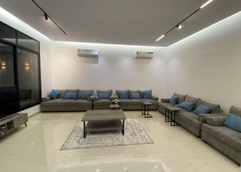 شاليه بمسطح اخضر وجلسة خارجية