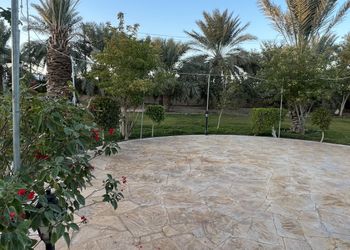 استراحة بمسطح اخضر وجلسة خارجية
