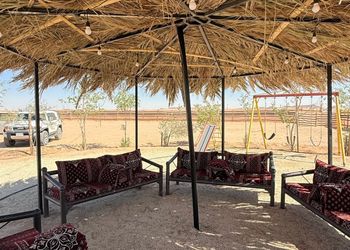 مخيم بجلسة خارجية واجواء ممتعة