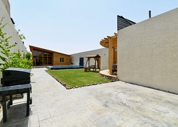 شاليه بمسطح اخضر