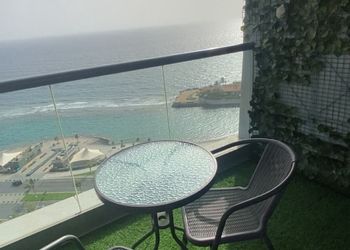 شقة بغرفة معيشة وغرفة نوم 