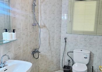 استديو بأثاث مريح وبسيط 