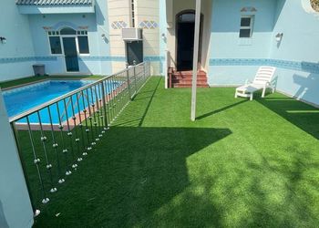 فيلا بجلسة خارجية وإطلالة مميزة 