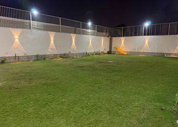 استراحة بمسطح اخضر ومجالس