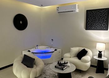 استديو بسرير ماستر وجلسة جانبية