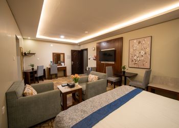 استديو بسرير ماستر وجلسة جانبية
