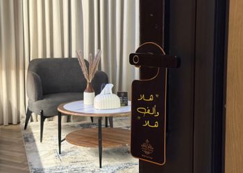استديو بسرير ماستر وجلسة جانبية