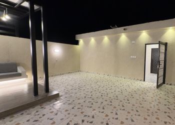 شقة بصالة أنيقة ودخول ذاتي