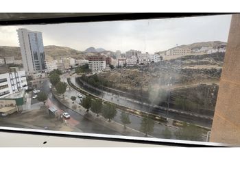 شقة بغرفة جلوس وغرفتين نوم 