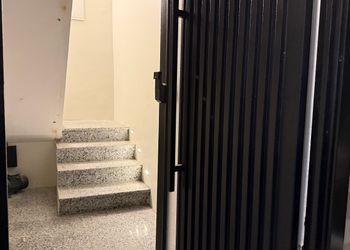 استديو بسرير ماستر وجلسة جانبية
