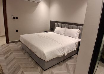 استديو بسرير ماستر وجلسة جانبية 