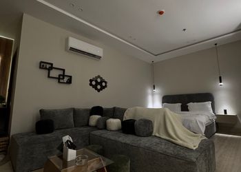 استديو بسرير ماستر وجلسة جانبية
