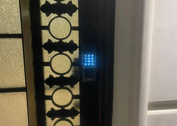 شقة بصالة أنيقة ودخول ذاتي