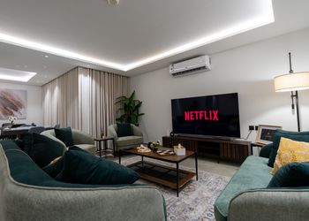 شقة بغرفتين نوم وسينما وجاكارو