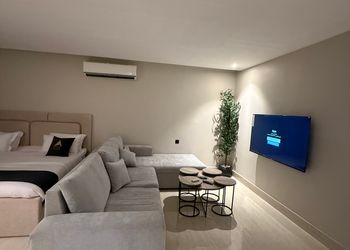 استديو بسرير ماستر وجلسة جانبية 