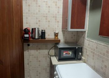 شقة بغرفة جلوس وغرفتين نوم 