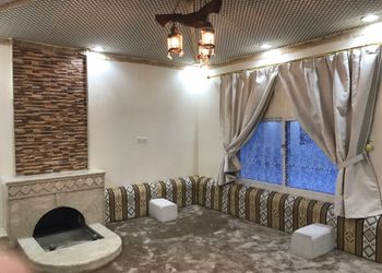 استراحة بمسطح اخضر ومسبح بألعاب مائيه 