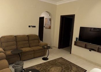 شقة بغرفتين نوم وصالة 
