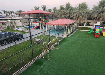 استراحة بجلسة خارجية ومسبح العاب مائية 