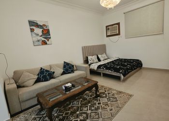 استديو بسرير ماستر وجلسة جانبية