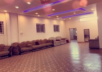 استراحة بملعب كرة طائره (قسمين)