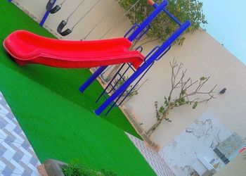 شاليه بمسبح والعاب أطفال