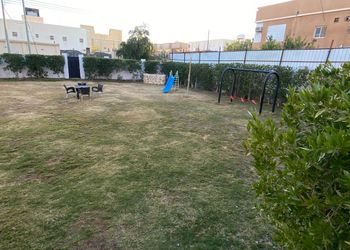 شقة بكراج خاص وبلكونة