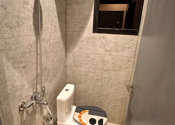 شقة بغرفة معيشة وغرفتين نوم 