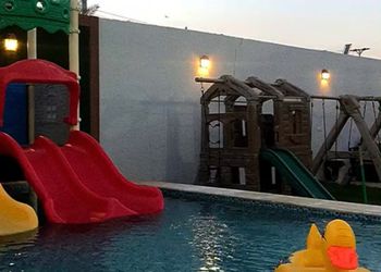 شاليه بمسبح بألعاب مائية وجلسات