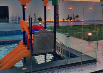 شاليه بمسبح خارجي وألعاب مائية