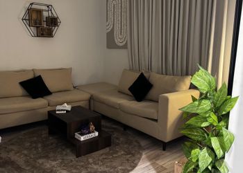استديو بسرير ماستر وجلسة جانبية