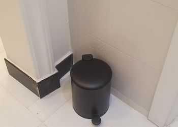 استديو بسرير ماستر وجلسة مريحة 