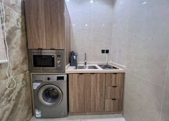 شقة بغرفة معيشة وغرفة نوم 