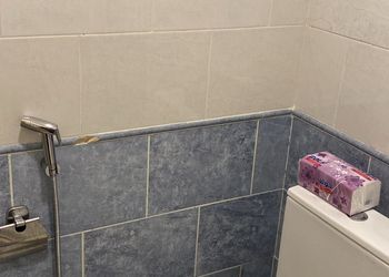 شقة بصالة جلوس وغرفتين نوم 