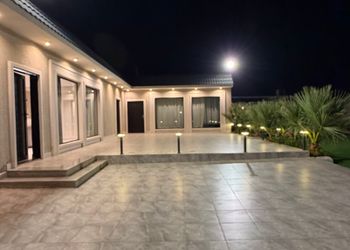 استراحة بجلسة خارجية وأجواء ممتعة 