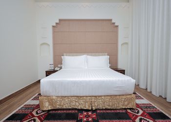 استديو بسرير ماستر 