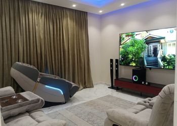 شاليه مطل على البحر وألعاب أطفال