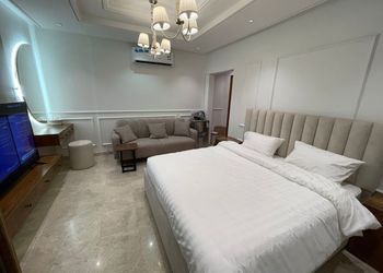 استديو بأثاث مريح وبسيط 