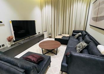 شقة ثلاث غرف نوم بدخول ذكي 
