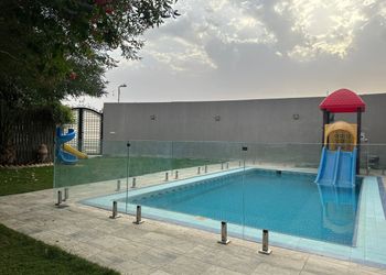 شاليه بجلسه مطله على حديقه