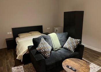 استديو هادئ بدخول ذاتي 