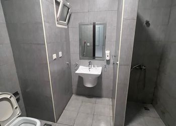 شاليه بمسطح اخضر وجلسة خارجية 
