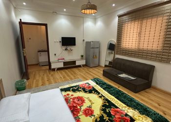 استديو بسرير ماستر وأثاث مريح 