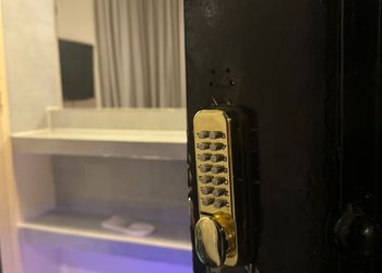استديو هادئ بسرير ماستر 