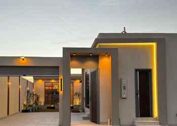 شاليه بملحق خارجي وجلسه خارجية