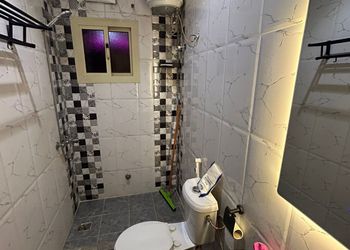 استديو بأثاث مريح وبسيط 