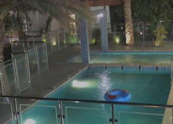استراحة بمسبح وجلسة خارجية